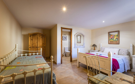 Double bed with additional bed and en suite facilities